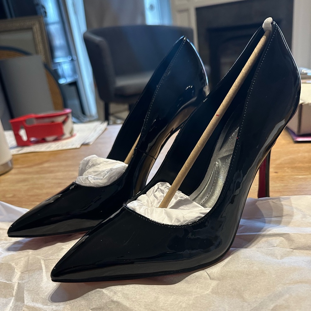 NWT Elegant Black Patent Leather Heels W/ RED BOTTOMS - Picture 2 of 6
